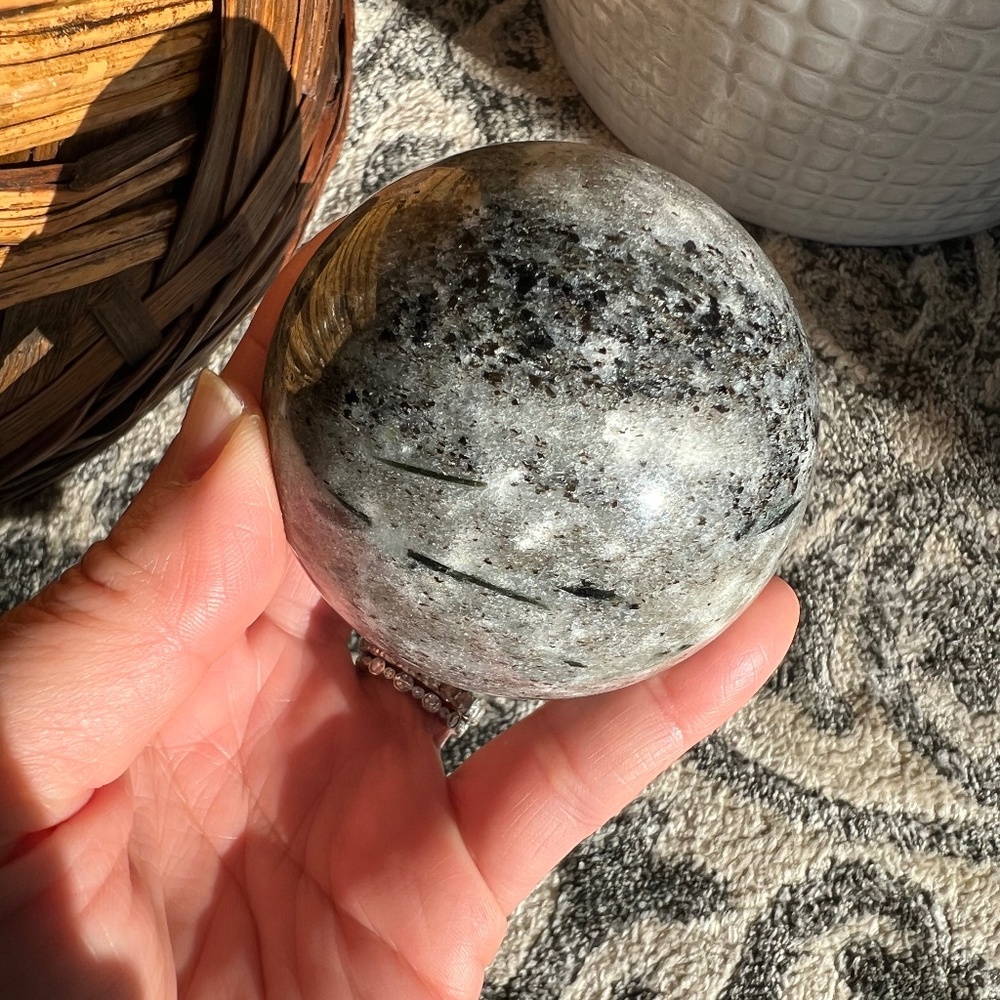 Green tourmaline sphere (a) | crystal